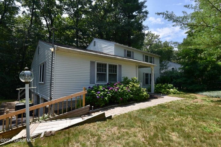 4 Berkshire Drive, Clifton Park, NY, photo 5