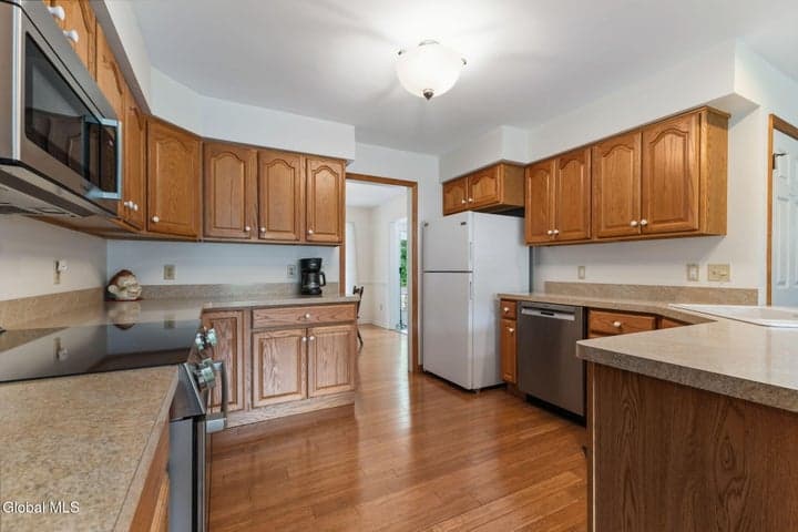 303 Partridgeberry Court, Guilderland, NY, photo 5