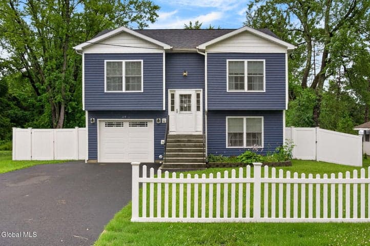 19 Start Avenue, East Greenbush, NY