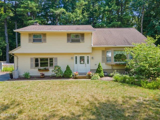 30 Guilder Place, Clifton Park, NY, photo 2