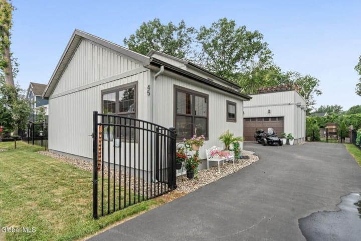 45 Doten Avenue, Saratoga Springs, NY, photo 2