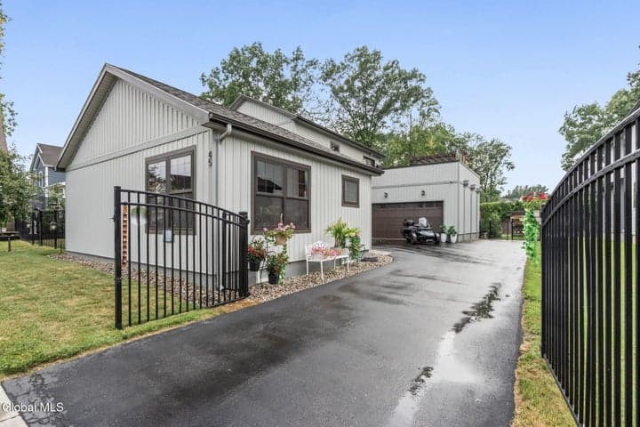 45 Doten Avenue, Saratoga Springs, NY, photo 5