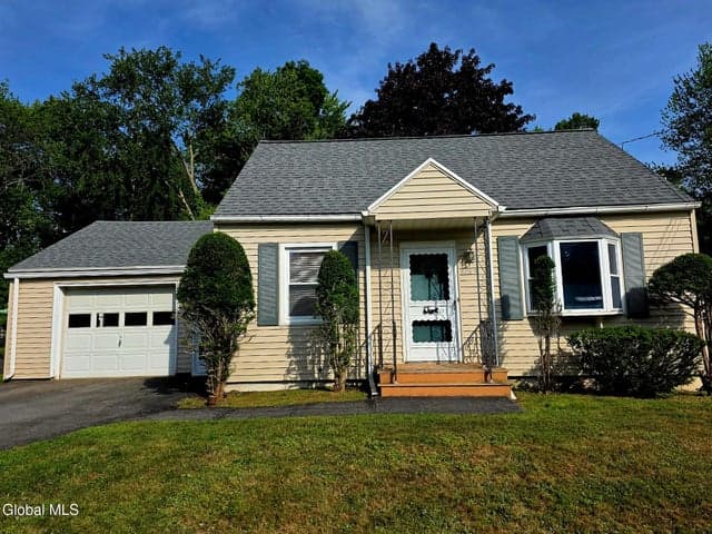 5514 E Woodlawn Place, Marcy, NY
