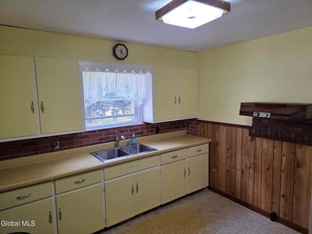 5514 E Woodlawn Place, Marcy, NY, photo 2