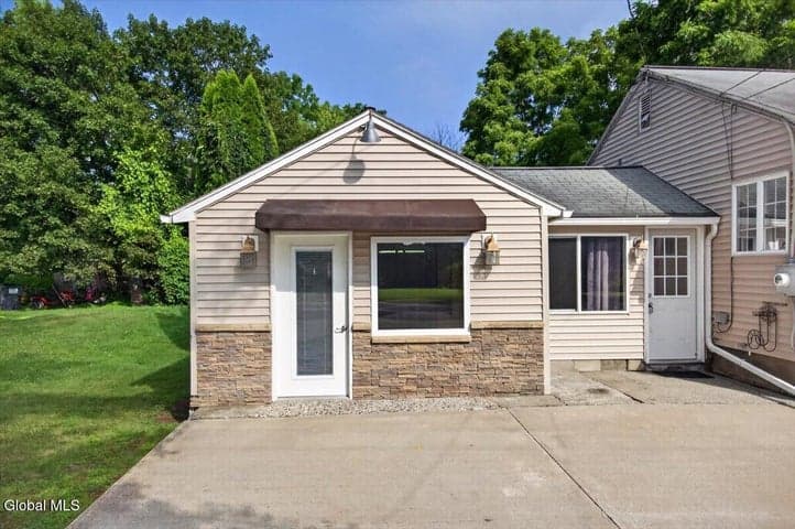 401 Hudson Avenue, Stillwater, NY, photo 2