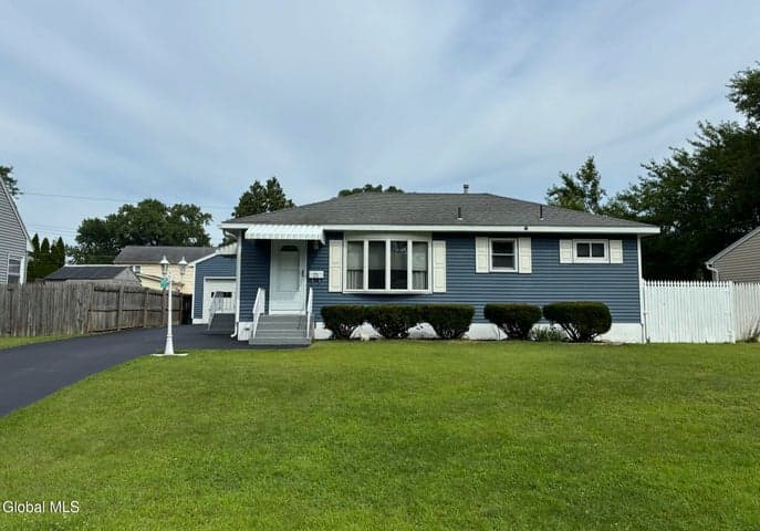 21 Huckleberry Lane, Colonie, NY