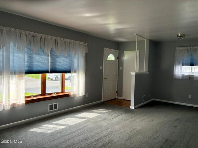 21 Huckleberry Lane, Colonie, NY, photo 4