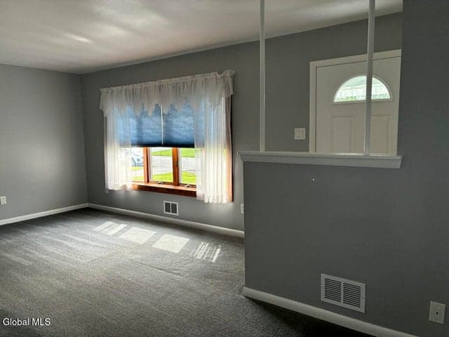 21 Huckleberry Lane, Colonie, NY, photo 5