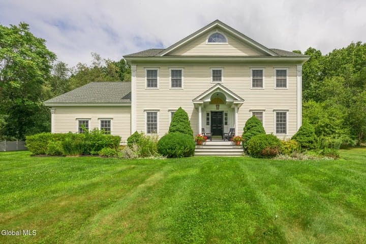 19 Presidential Drive, Kinderhook, NY