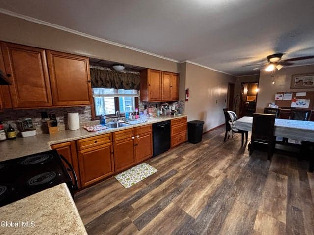 111 Railroad Avenue, Hoosick Falls, NY, photo 2