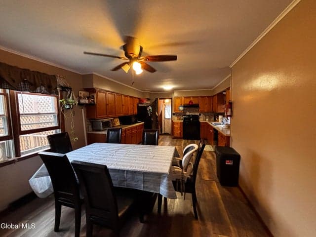 111 Railroad Avenue, Hoosick Falls, NY, photo 3