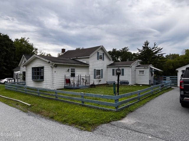 111 Railroad Avenue, Hoosick Falls, NY, photo 1