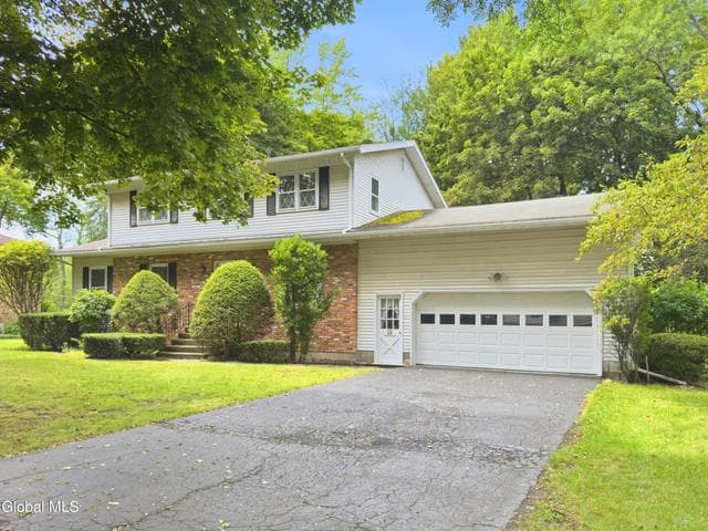 4 Laurel Drive, Loudonville, NY, photo 2