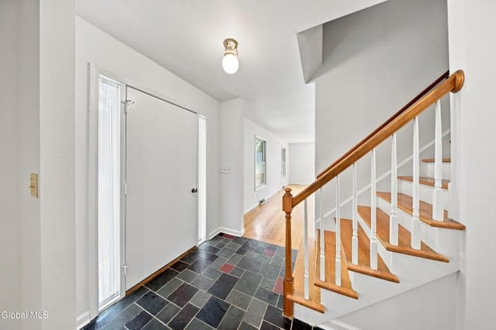 4 Laurel Drive, Loudonville, NY, photo 3