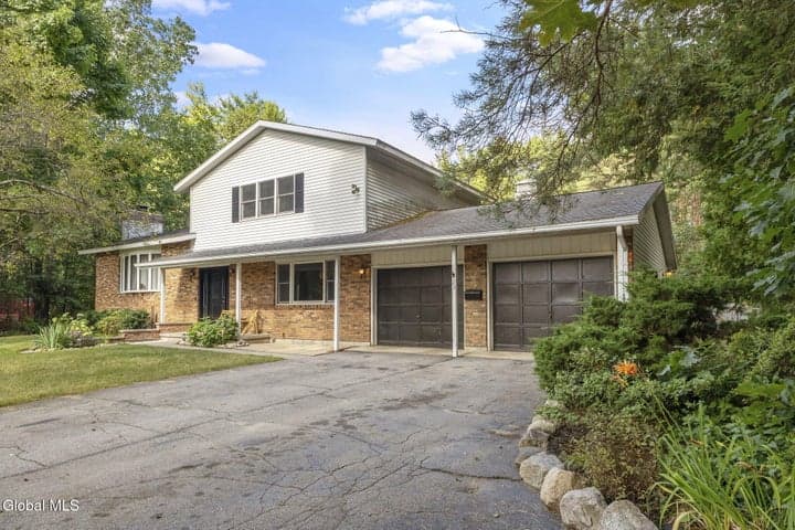23 Sunset Drive, Queensbury, NY