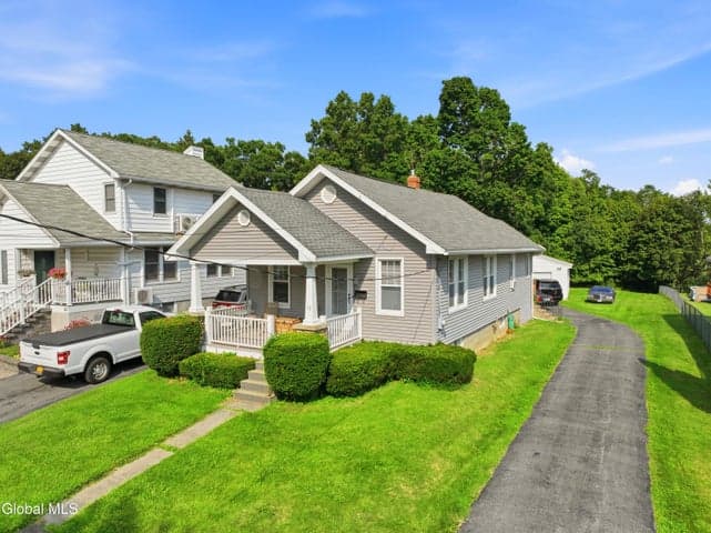 19 Grove Avenue, Latham, NY, photo 2