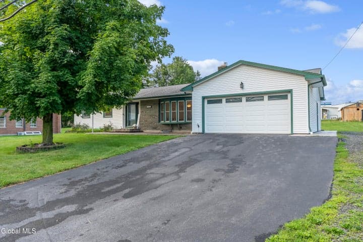 181 Maple Avenue, Hobart, NY