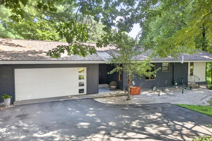 46 East Road, Brunswick, NY