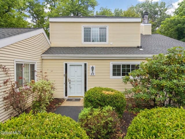 22 Spruce Court, Delmar, NY