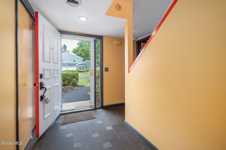 22 Spruce Court, Delmar, NY, photo 2