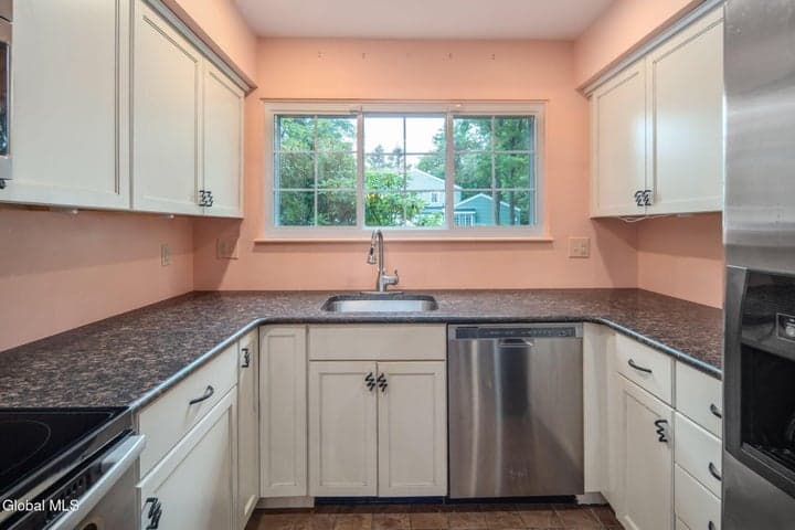 22 Spruce Court, Delmar, NY, photo 4