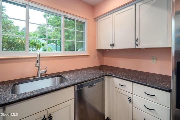 22 Spruce Court, Delmar, NY, photo 5