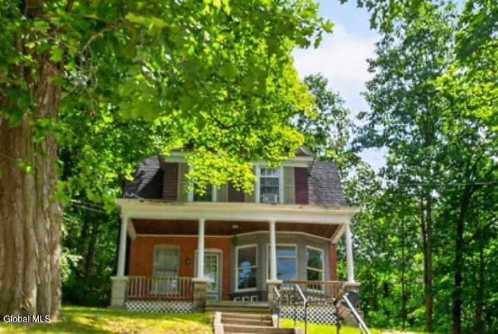 17 Northampton Road, Amsterdam, NY