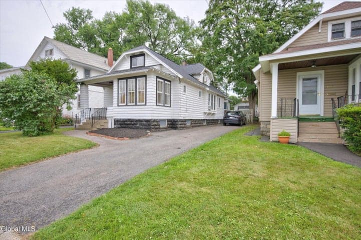 1452 Garner Avenue, Schenectady, NY