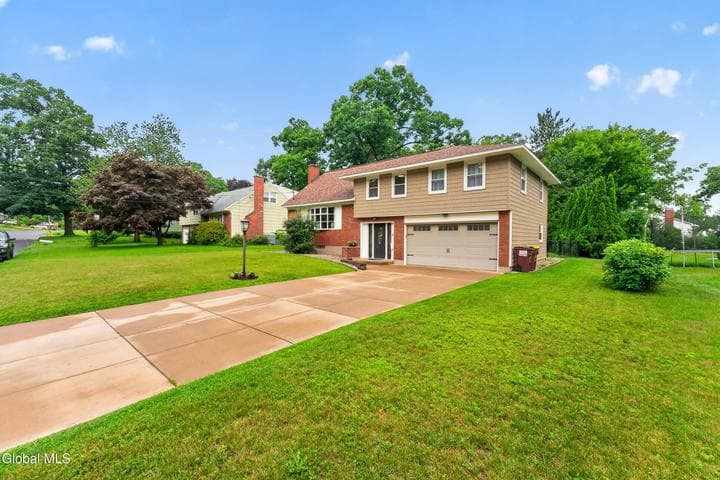 1042 Manas Drive, Rotterdam, NY, photo 2