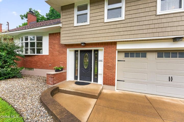 1042 Manas Drive, Rotterdam, NY, photo 3