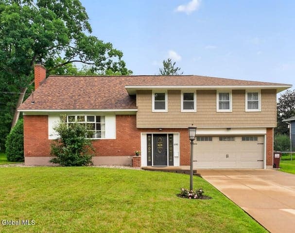 1042 Manas Drive, Rotterdam, NY