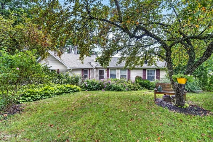 142 Sunnyside N, Queensbury, NY