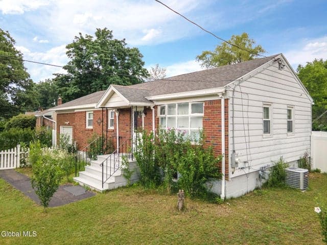 3257 McDonald Avenue, Schenectady, NY, photo 2