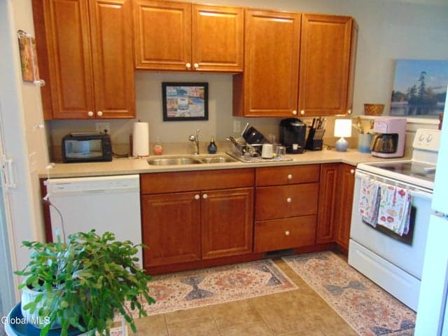 15 Elm Street, Hadley, NY, photo 5