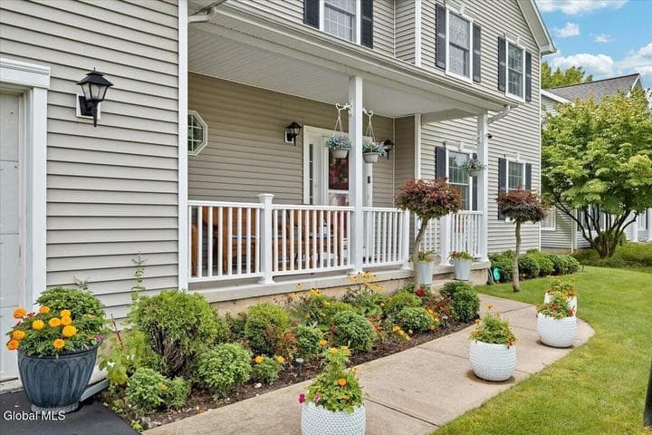22 Domenico Drive, Glenmont, NY, photo 2