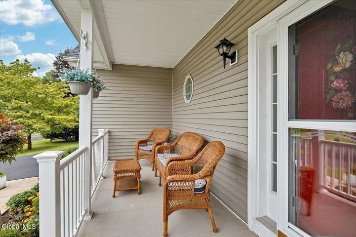 22 Domenico Drive, Glenmont, NY, photo 3