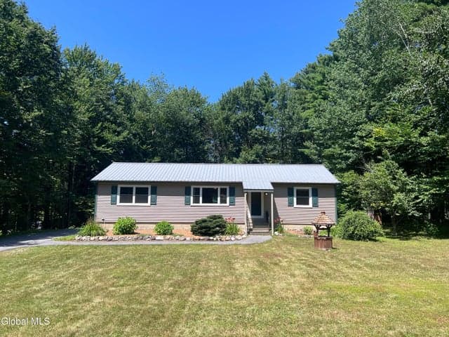 186 Hinds Road, Galway, NY