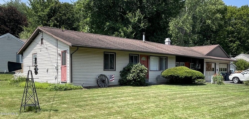 47 Rockery Terrace, Sand Lake, NY, photo 2