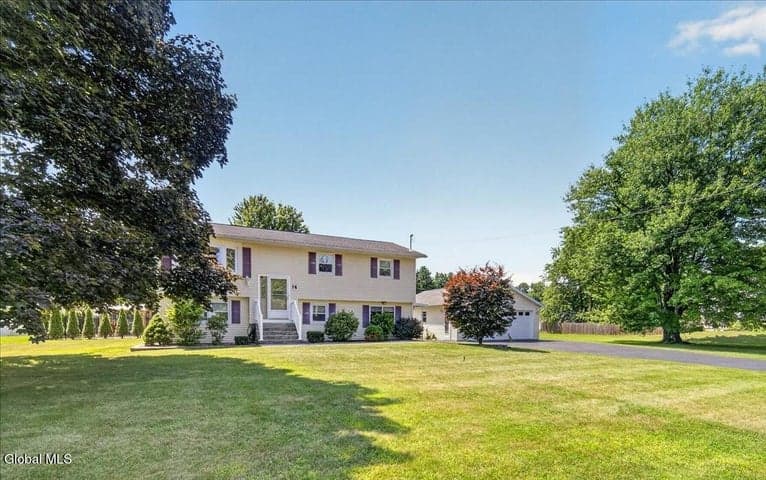 14 Cardin Drive, Halfmoon, NY