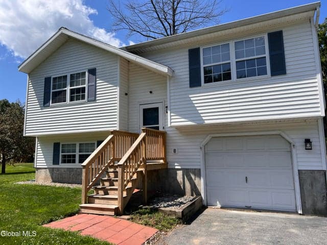 14 Hilton Drive, Moreau, NY, photo 2