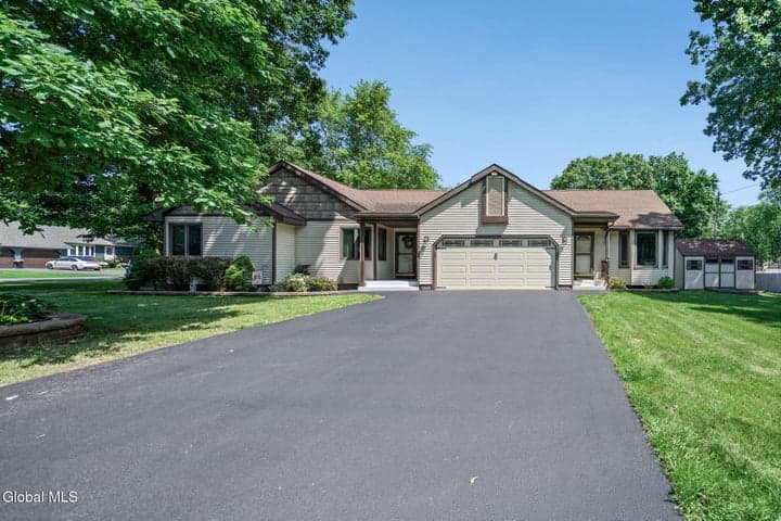 102 Stafford Lane, Niskayuna, NY