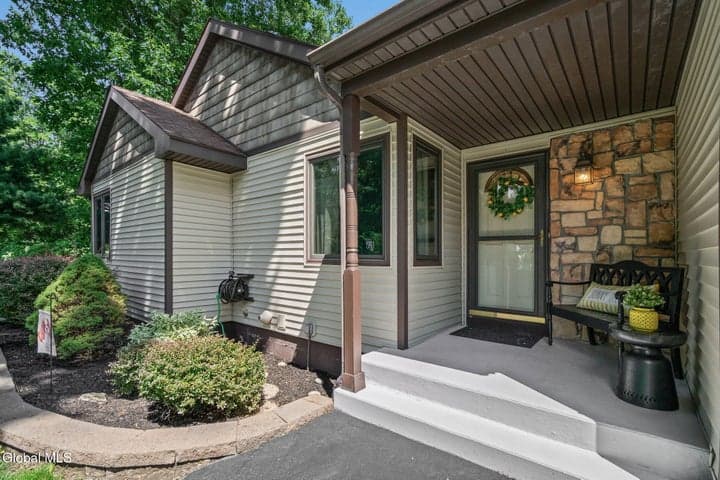 102 Stafford Lane, Niskayuna, NY, photo 3