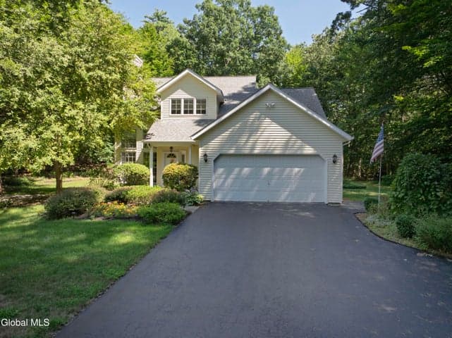 106 Chelsea Drive, Saratoga Springs, NY