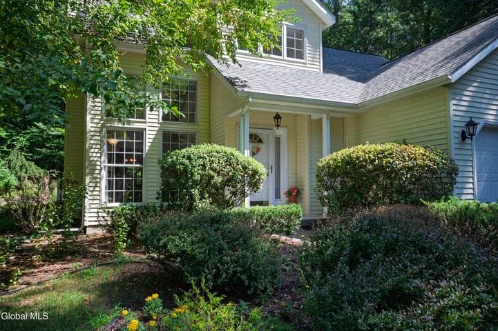 106 Chelsea Drive, Saratoga, NY, photo 2