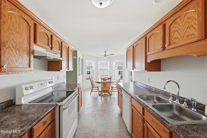 6 Patroon Pointe Drive, Rensselaer, NY, photo 5