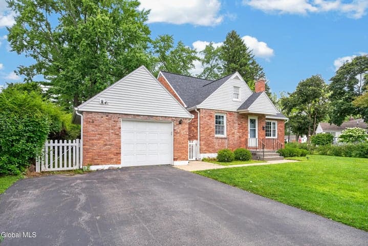 2075 Baker Avenue, Niskayuna, NY, photo 3