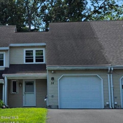 32 Old Coach Road, Clifton Park, NY