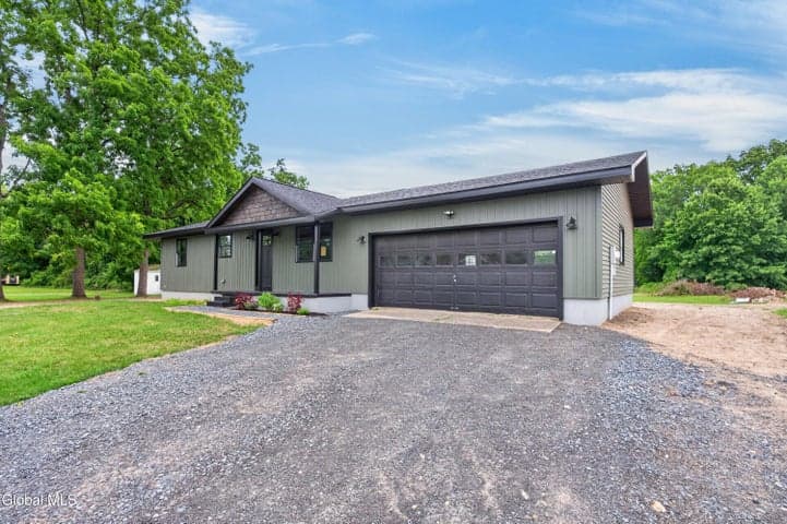 11 McDermott Road, Mechanicville, NY