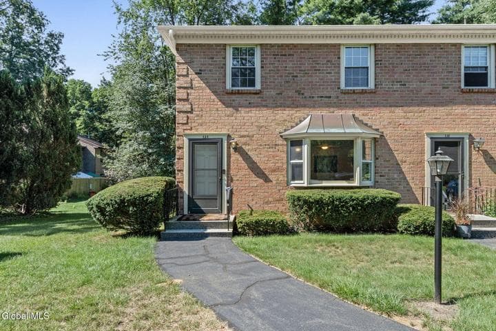 137 Point Of Woods Drive, Albany, NY