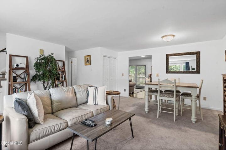 137 Point Of Woods Drive, Albany, NY, photo 3